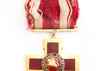Žūvančiųjų gelbėjimo kryžius, kuriuo 1995 m. apdovanotas Stasys Sviderskis. Šiuo kryžiumi, minint Lietuvos žydų genocido aukų atminimo dieną, apdovanojami Lietuvos piliečiai, Antrojo pasaulinio karo metais gelbėję žydus