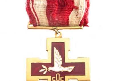 Žūvančiųjų gelbėjimo kryžius, kuriuo 1995 m. apdovanotas Stasys Sviderskis. Šiuo kryžiumi, minint Lietuvos žydų genocido aukų atminimo dieną, apdovanojami Lietuvos piliečiai, Antrojo pasaulinio karo metais gelbėję žydus (2)