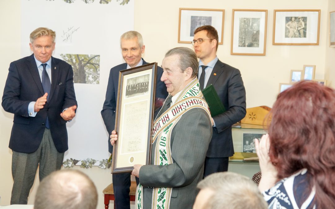 Sveikiname garbaus 90-ojo jubiliejaus proga