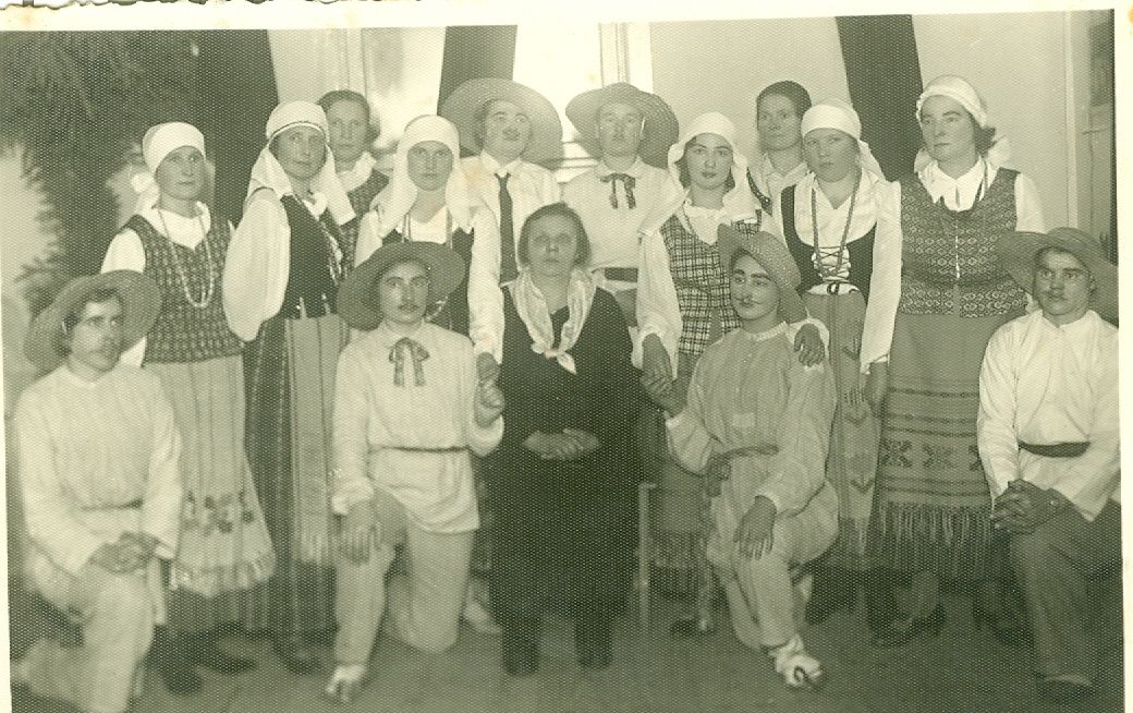 Lietuvos katalikių moterų draugijos  Rokiškio skyriaus narės po vaidinimo 1932 m.