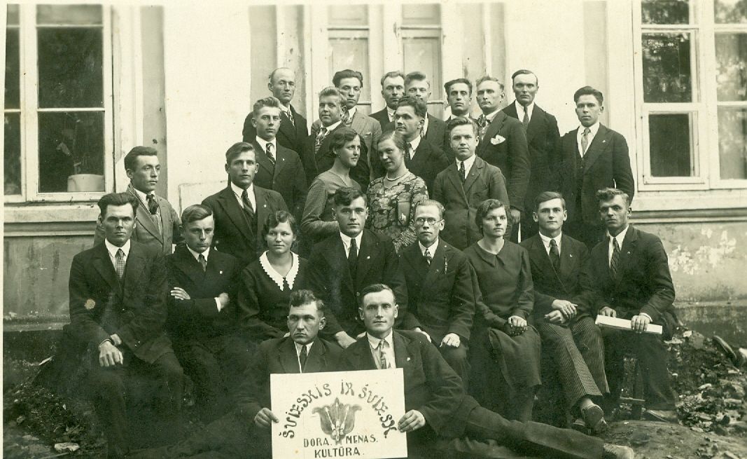 Salų jaunimiečiai 1933 m.